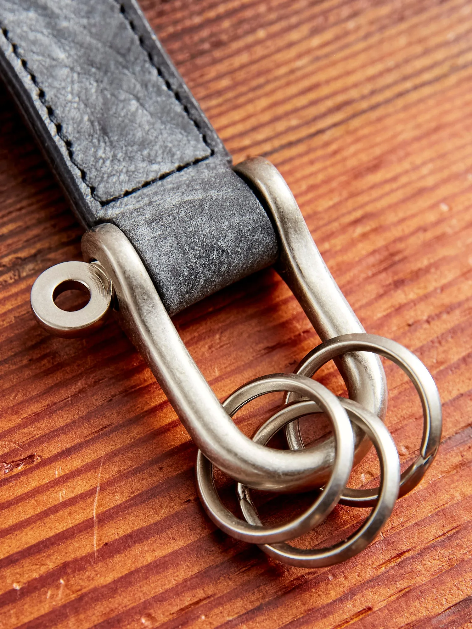 Key Shackle in Black