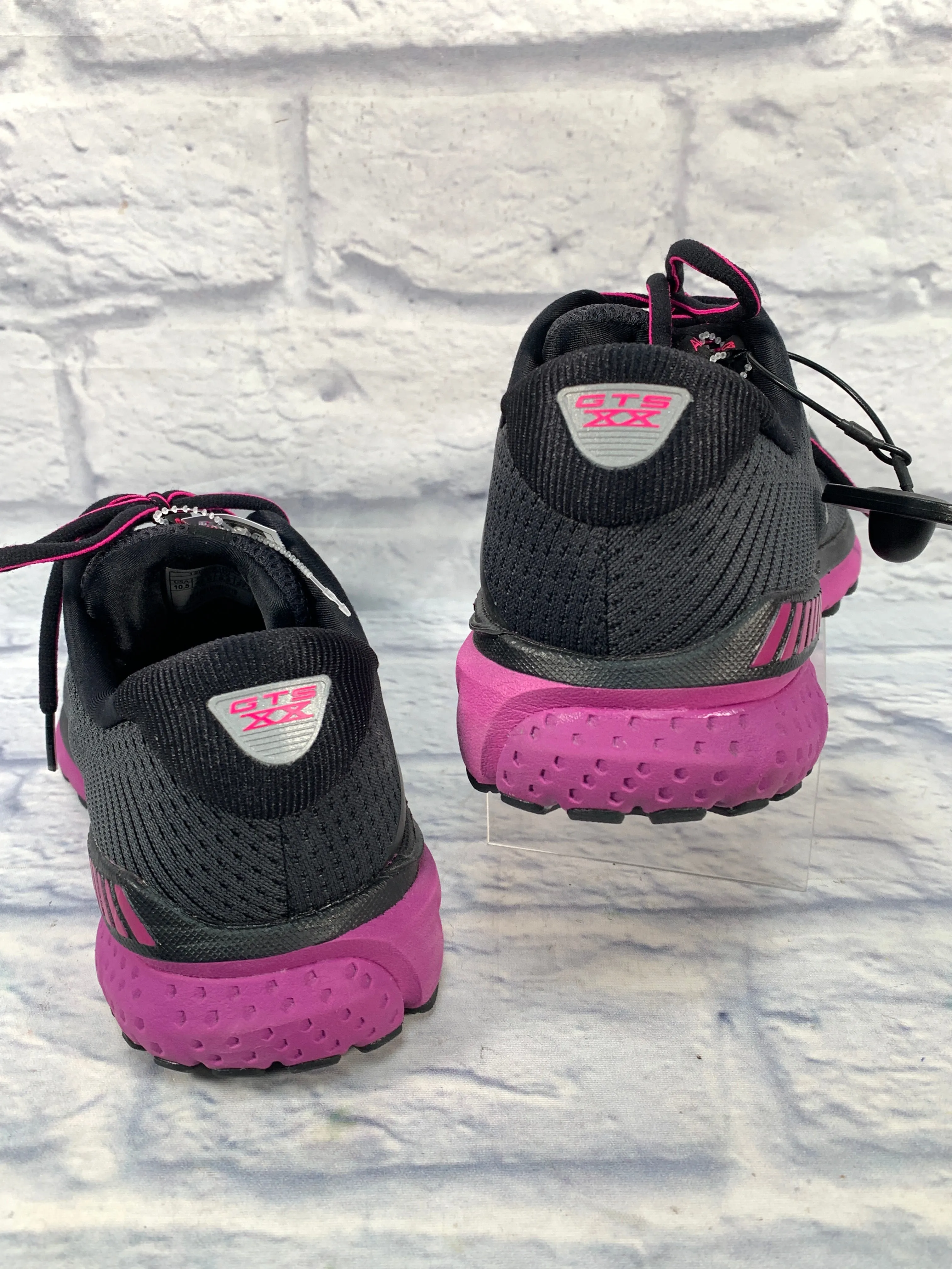 Shoes Athletic By Brooks In Black & Purple, Size: 10.5