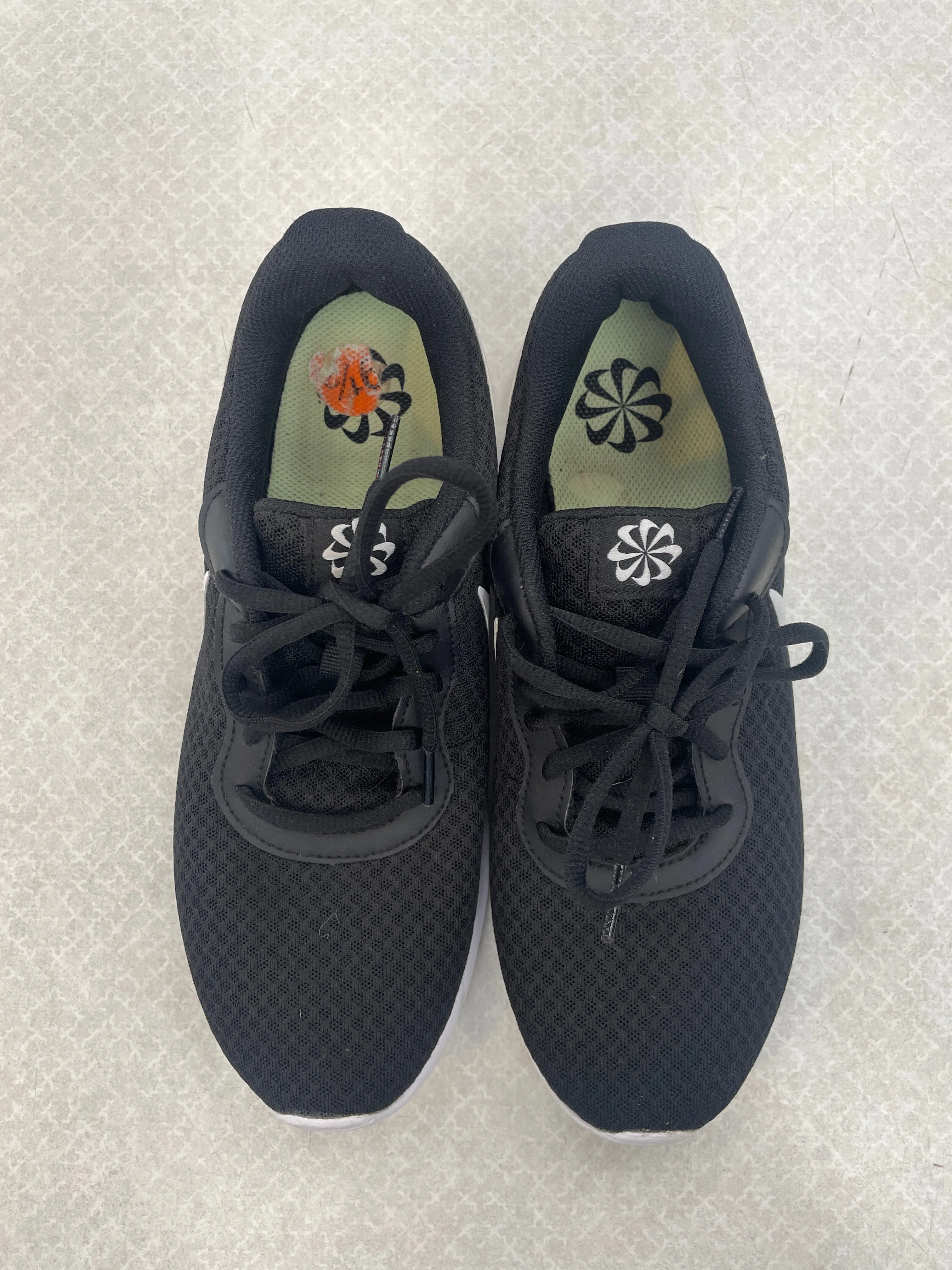 Shoes Athletic By Nike Apparel In Black & White, Size: 9.5